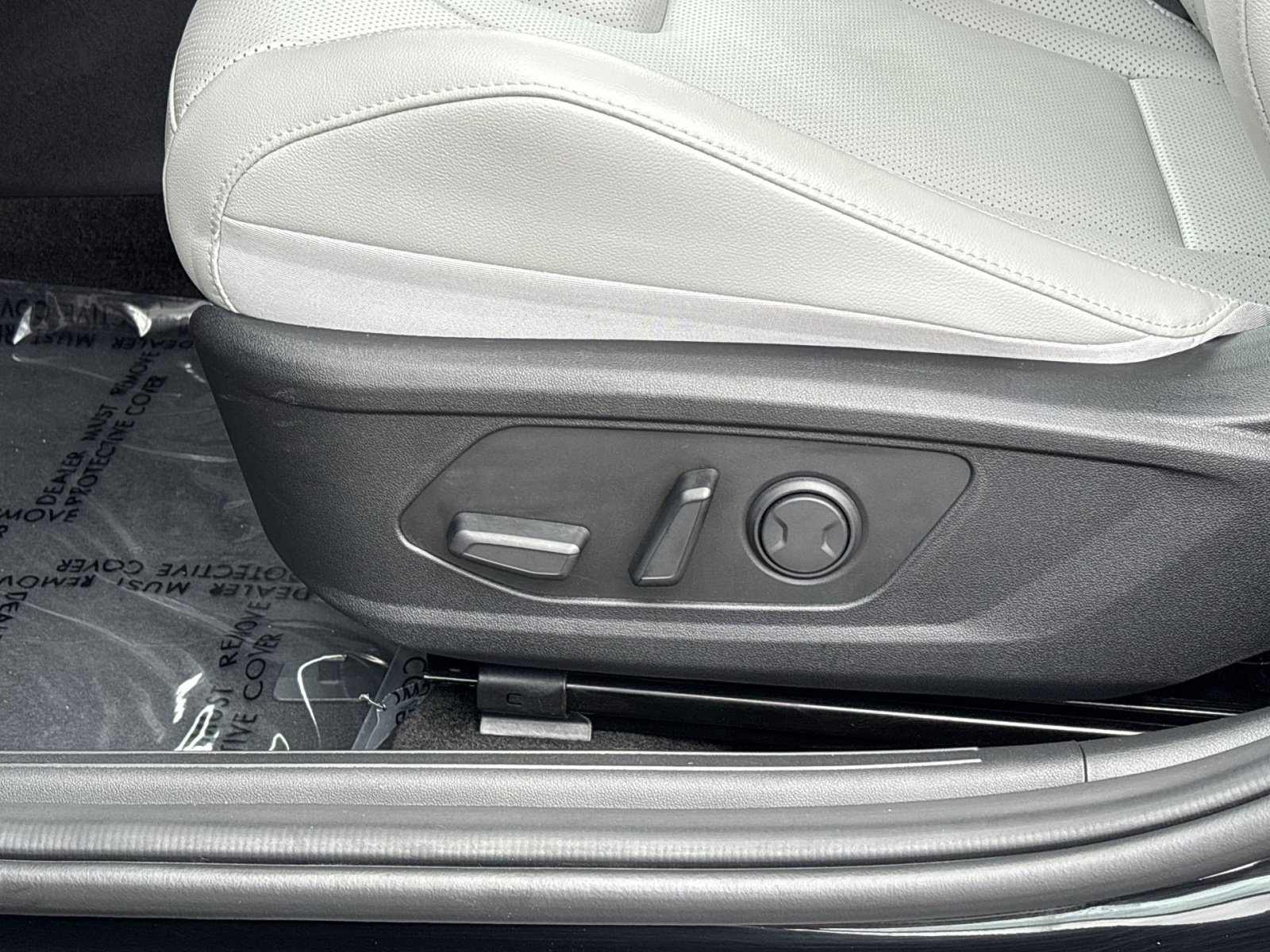 Used 2025 Hyundai Elantra Limited FWD image 14