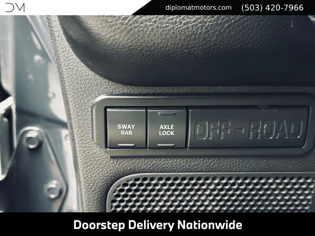 Used 2017 Jeep Wrangler Unlimited Rubicon w/ Connectivity Group AWD/4WD image 29