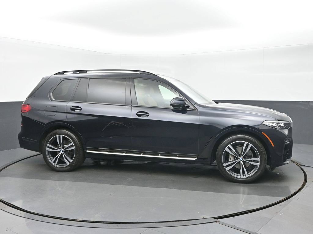 Used 2021 BMW X7 xDrive40i w/ M Sport Package AWD/4WD image 2