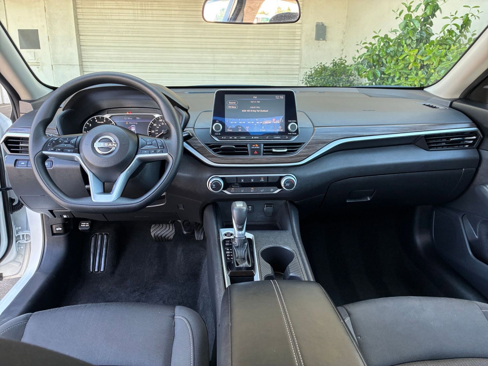 Used 2025 Nissan Altima 2.5 SV FWD image 34