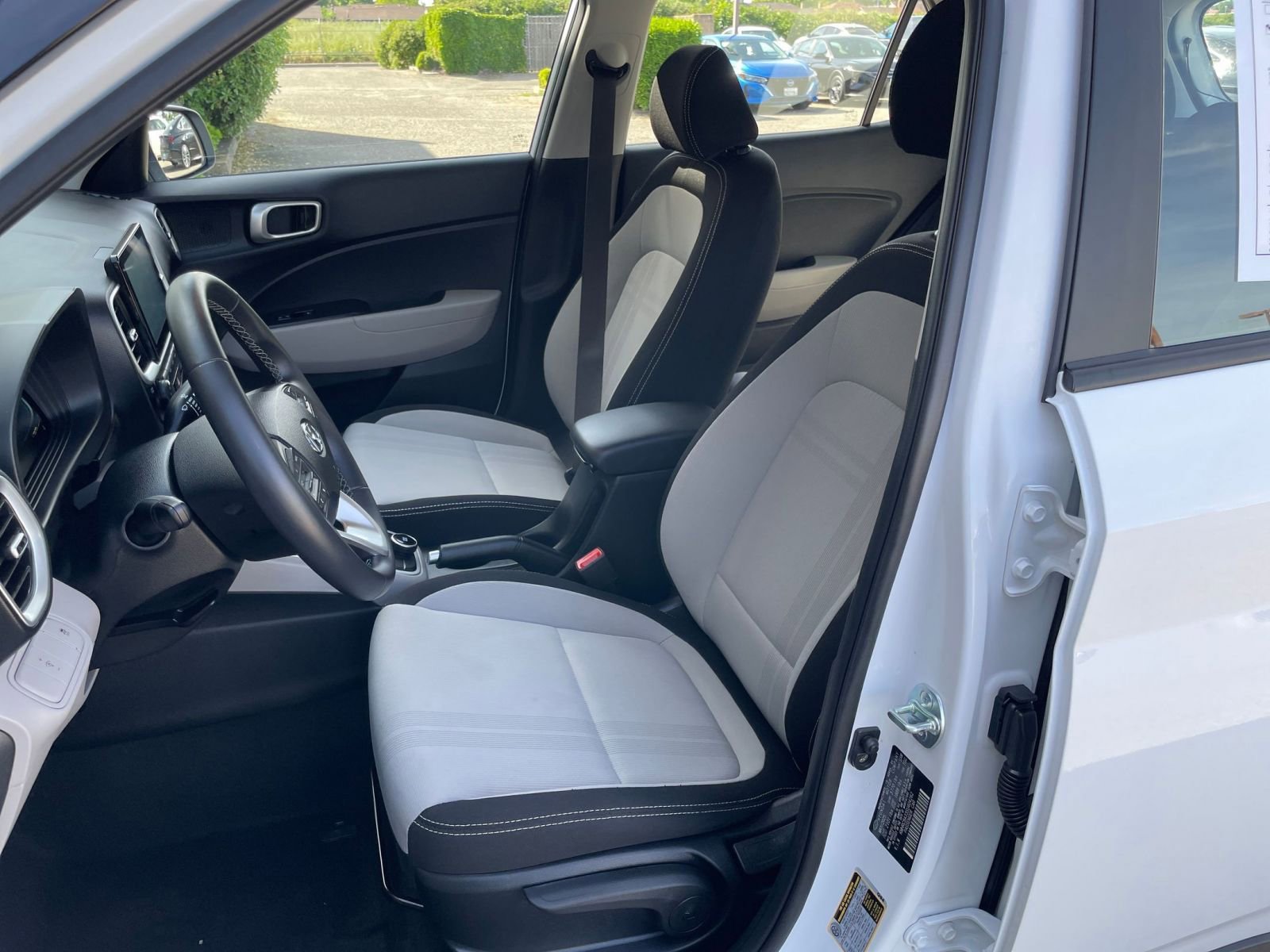 Used 2025 Hyundai Venue SEL image 37