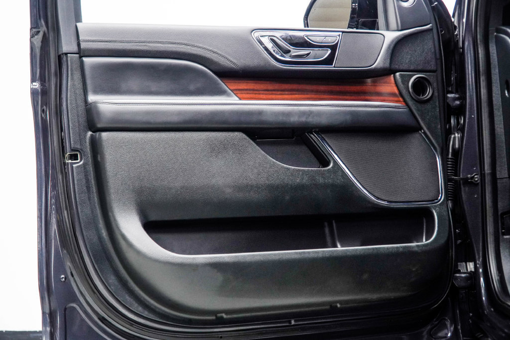 Used 2024 Lincoln Navigator Premiere AWD/4WD image 36