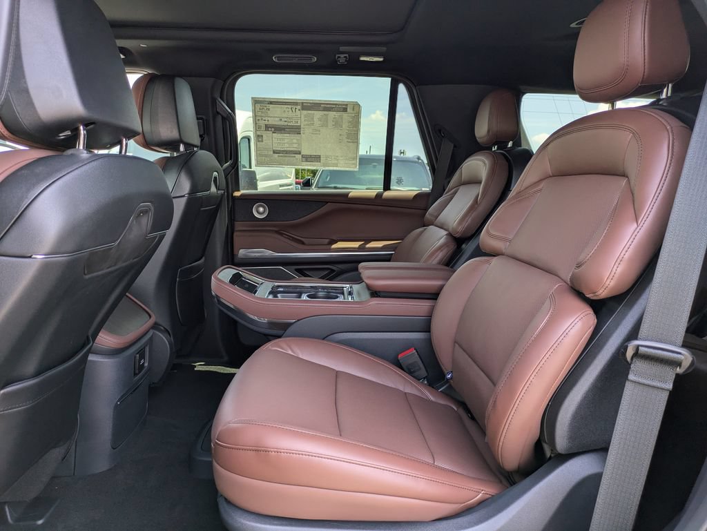 New 2027 Lincoln Navigator Reserve AWD/4WD image 15