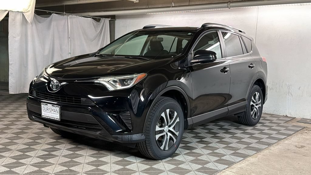 Used 2016 Toyota RAV4 LE AWD/4WD image 2