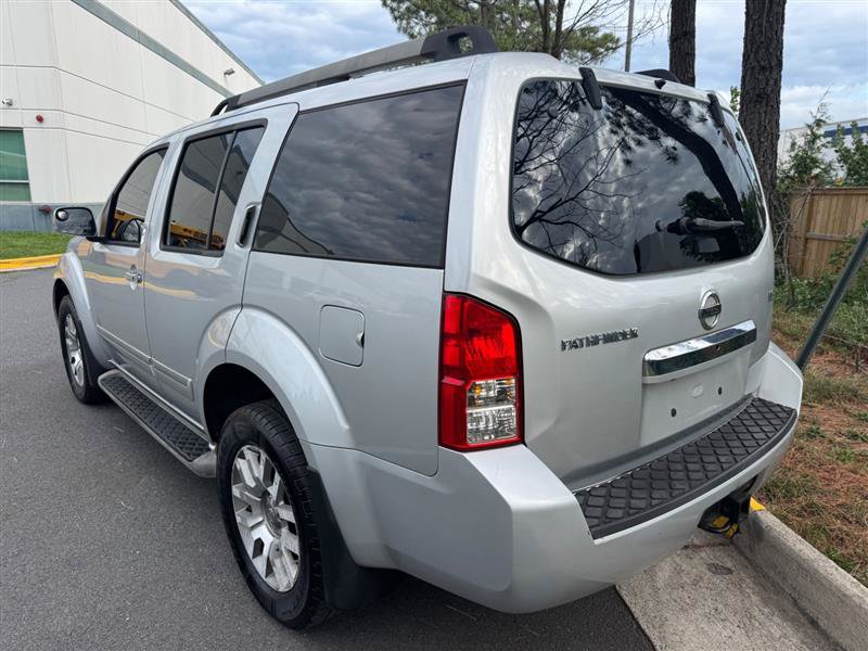 Used 2011 Nissan Pathfinder LE w/ Protection Pkg AWD/4WD image 4