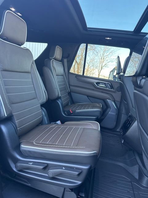 Used 2025 GMC Yukon Denali Ultimate w/ LPO, Floor Liner Package image 49