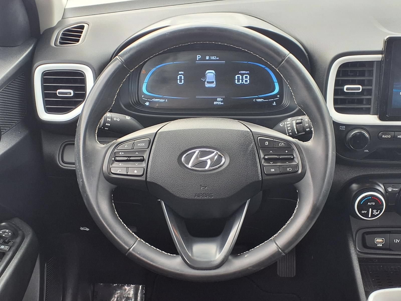 Used 2024 Hyundai Venue Limited FWD image 12
