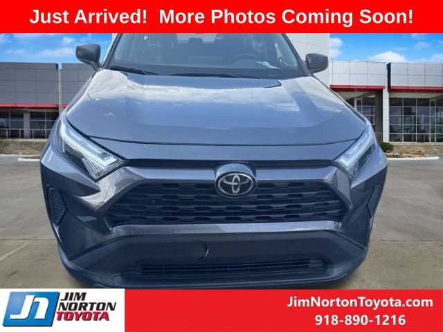 Used 2023 Toyota RAV4 LE FWD video 2