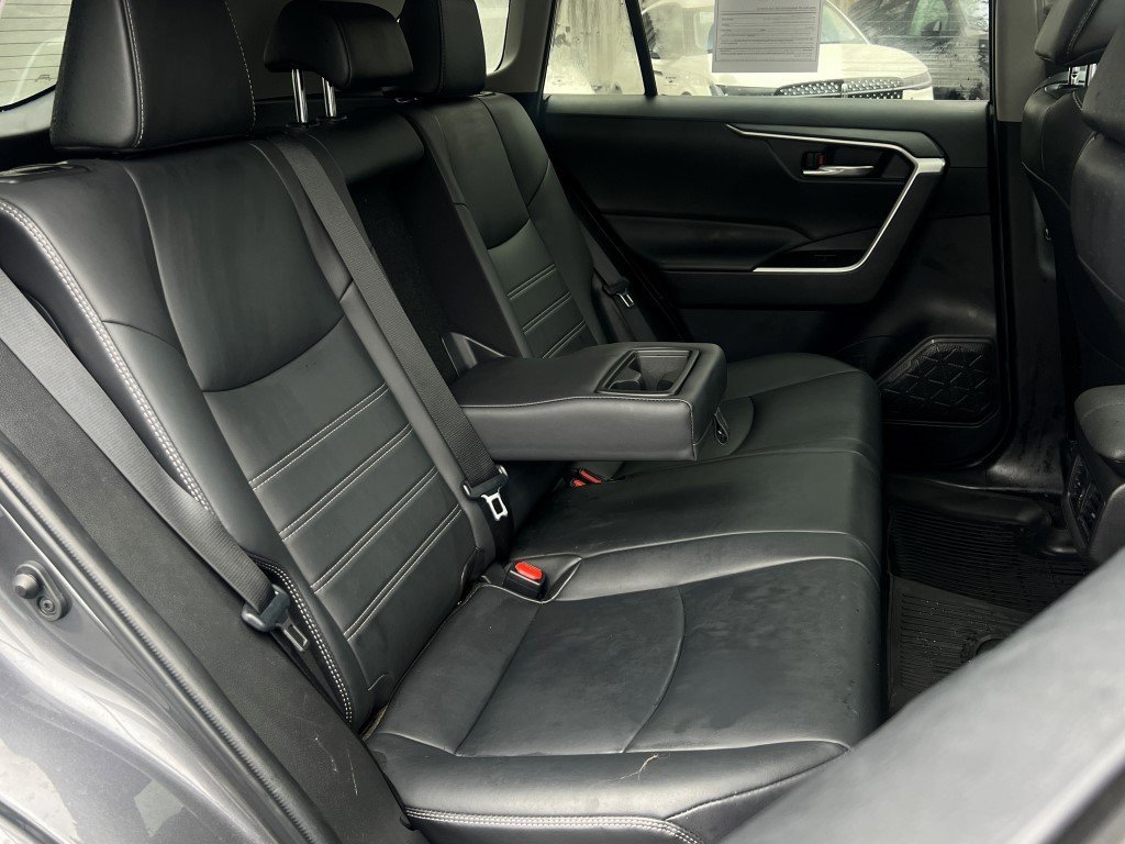 Used 2021 Toyota RAV4 XLE Premium image 10