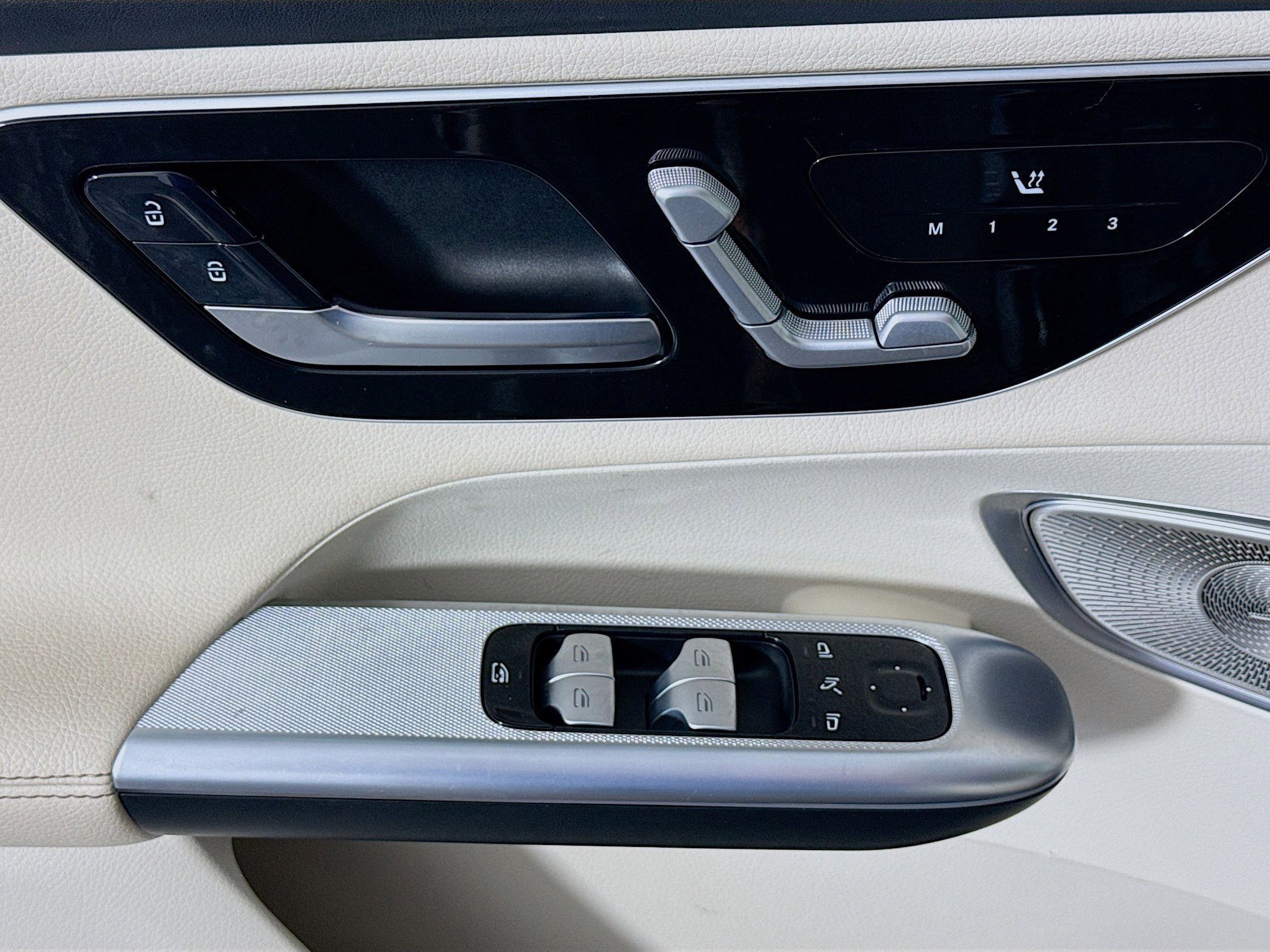 Used 2023 Mercedes-Benz GLC 300 4MATIC w/ Exclusive Trim Package image 24