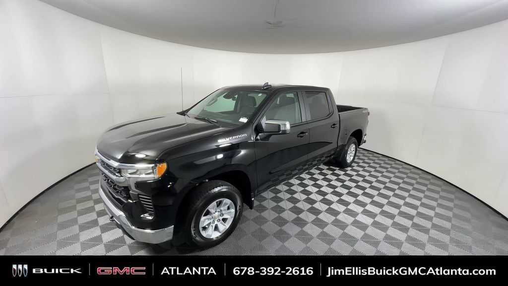 Used 2025 Chevrolet Silverado 1500 LT image 3