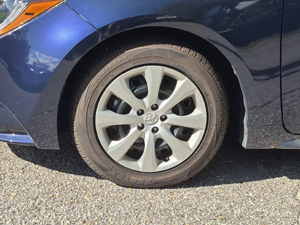 Used 2025 Toyota Corolla LE FWD image 12