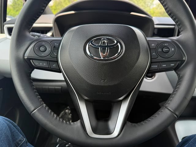 Used 2025 Toyota Corolla SE w/ Convenience Package FWD image 9