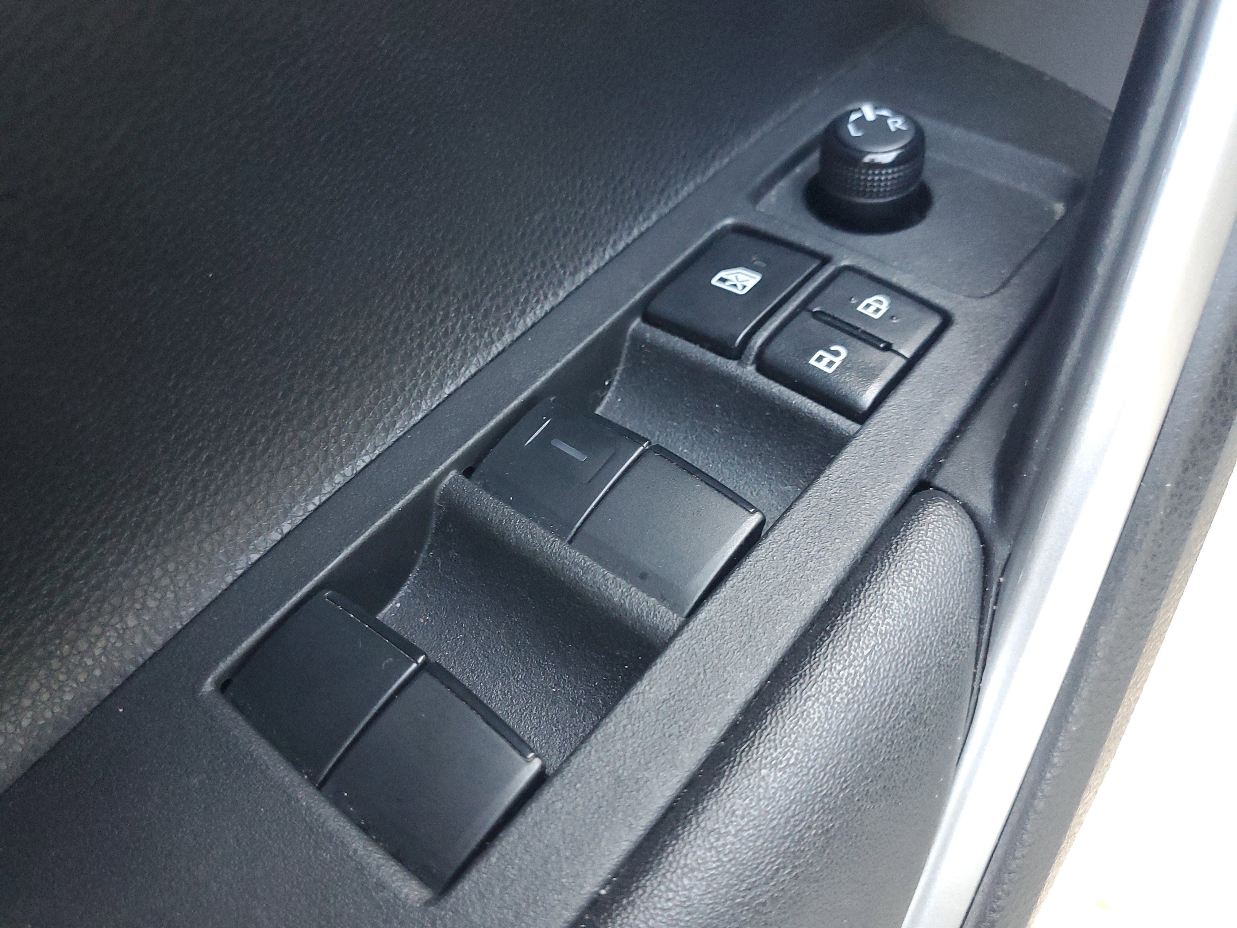 Used 2022 Toyota Corolla Cross LE image 19