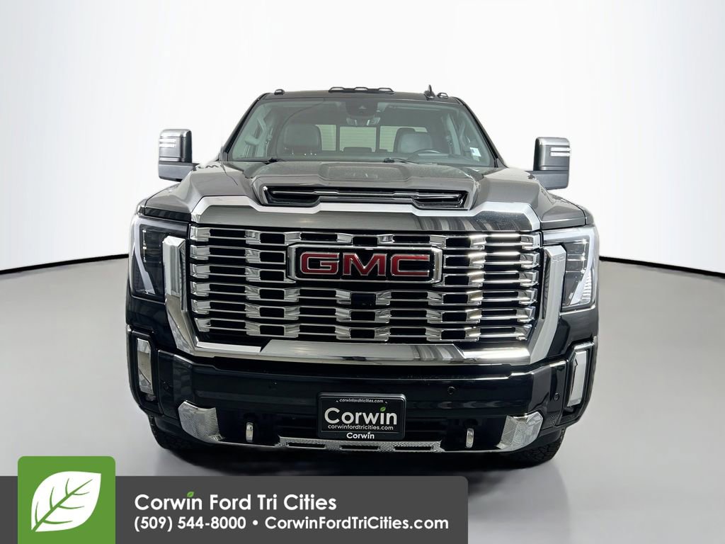Used 2024 GMC Sierra 3500 Denali w/ Technology Package image 4