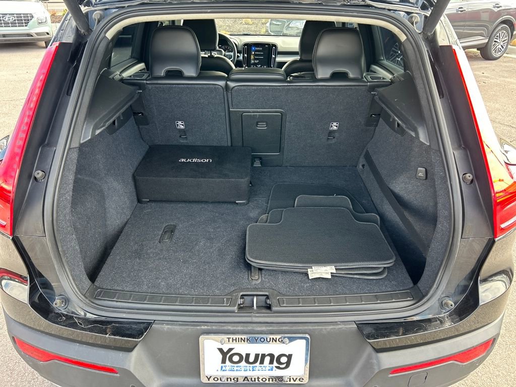 Used 2019 Volvo XC40 T5 Momentum image 31
