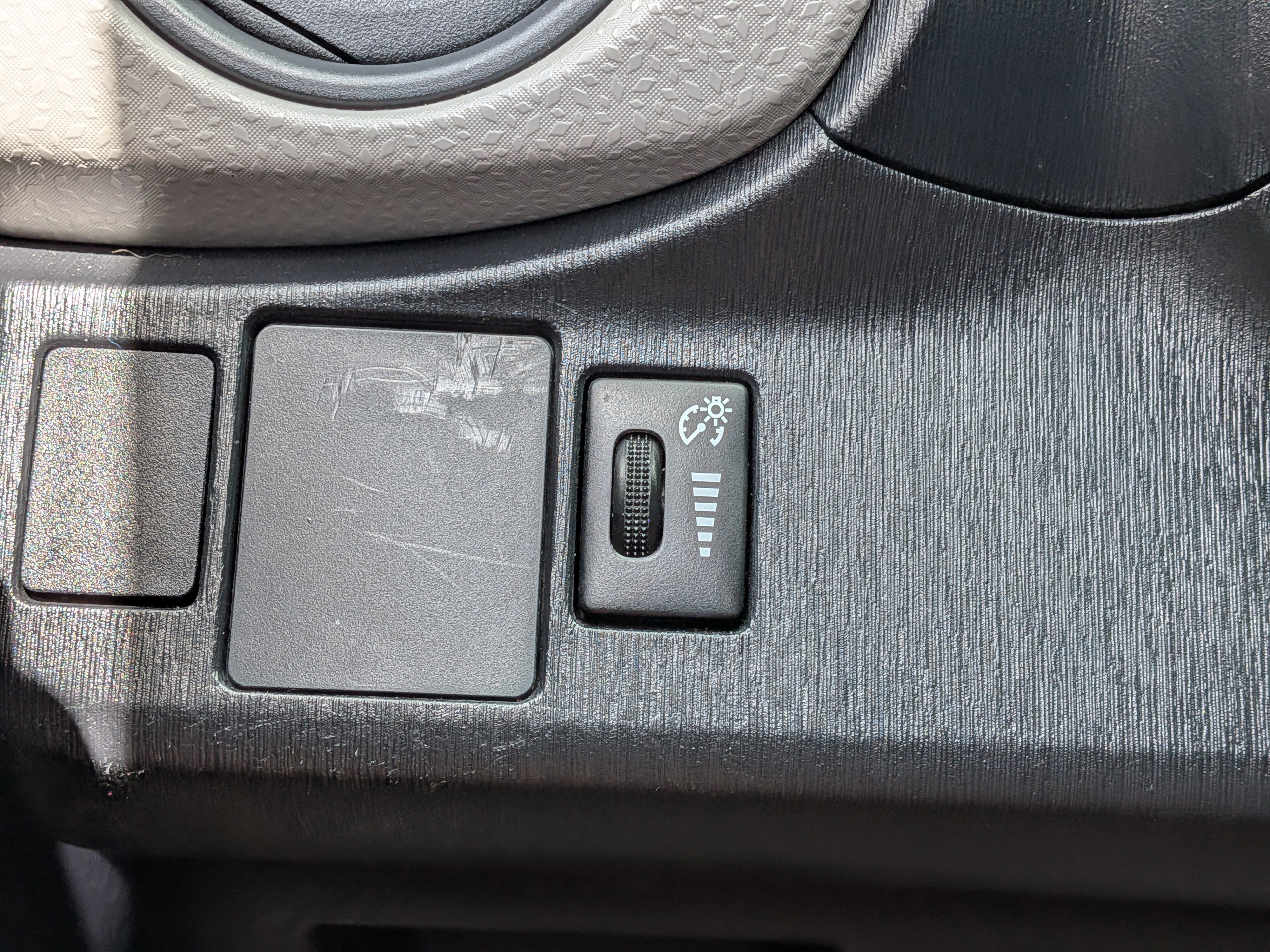 Used 2012 Toyota Yaris L image 21