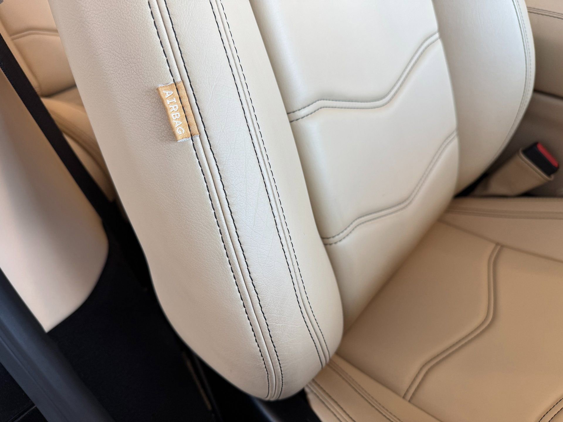 Used 2014 Maserati GranTurismo Convertible image 56