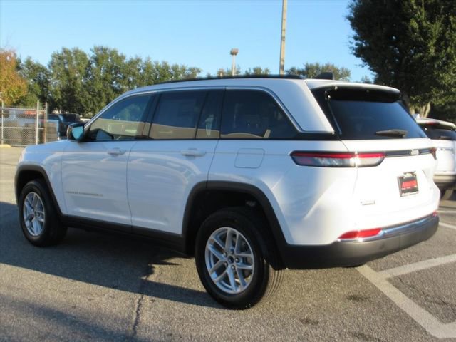 New 2025 Jeep Grand Cherokee Laredo image 4