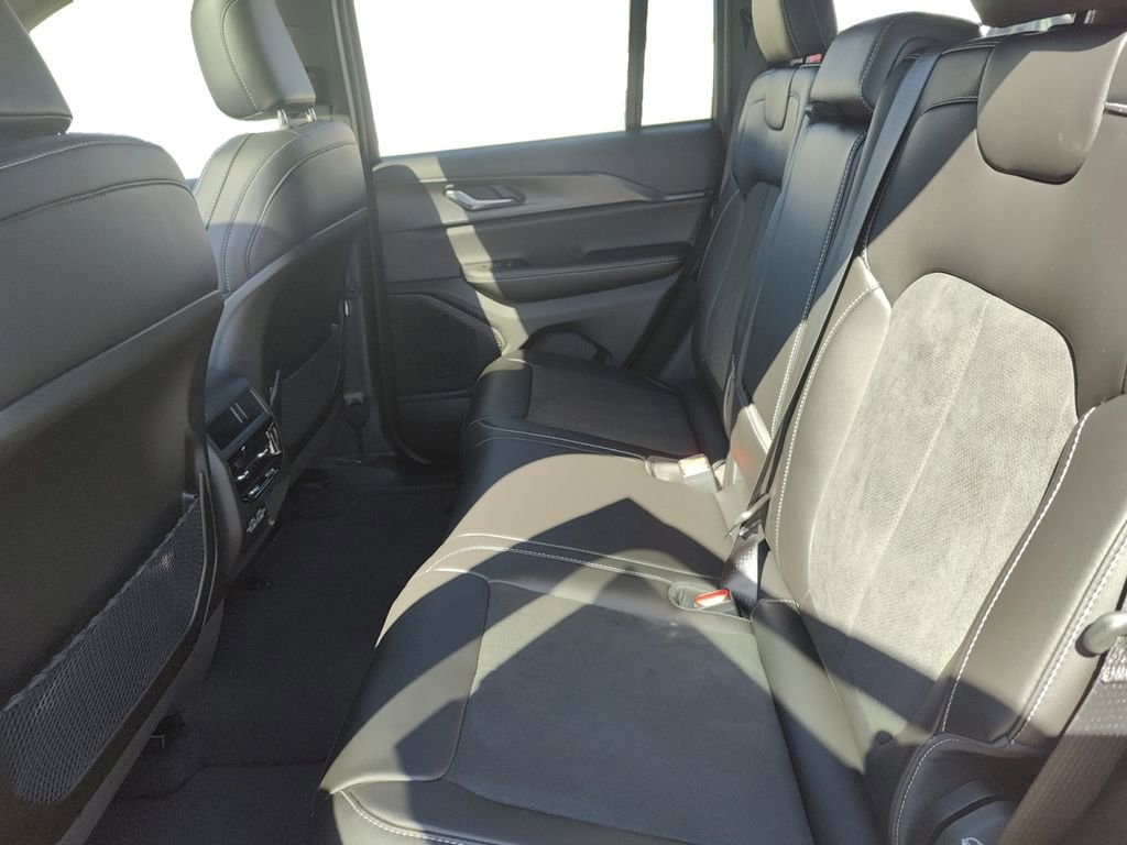 New 2025 Jeep Grand Cherokee 4WD image 15