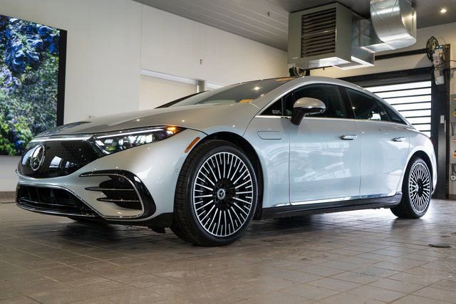 Certified 2022 Mercedes-Benz EQS 580 4MATIC Sedan image 3