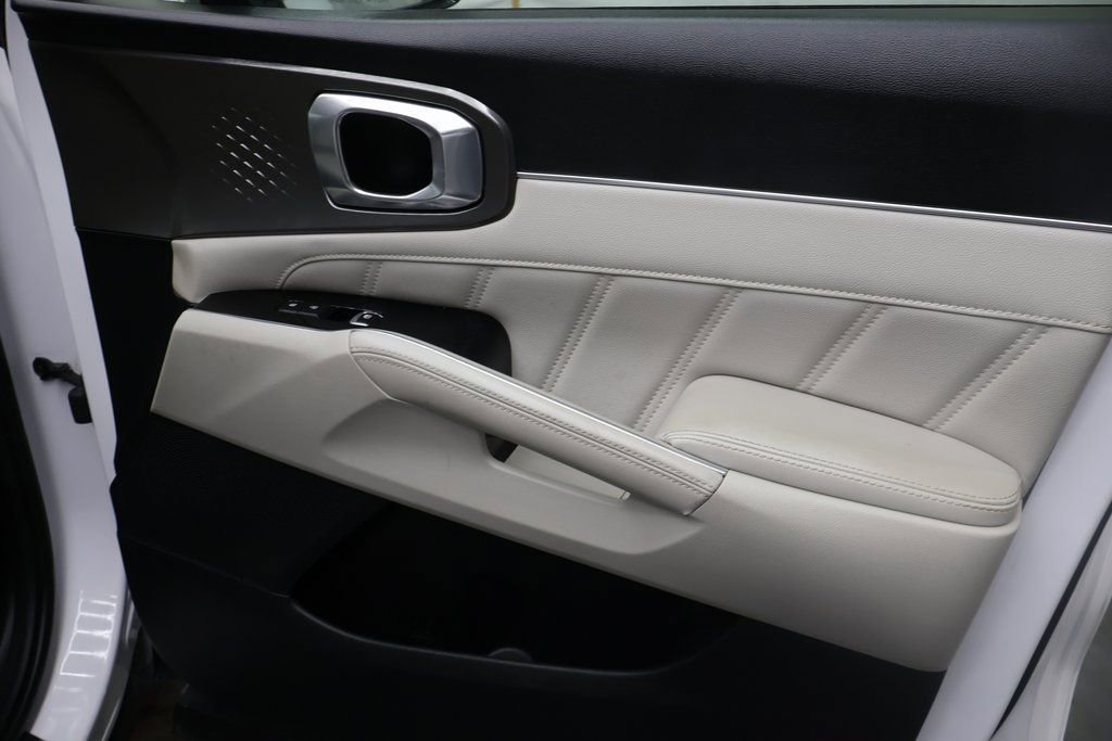 Used 2021 Kia Sorento SX image 12