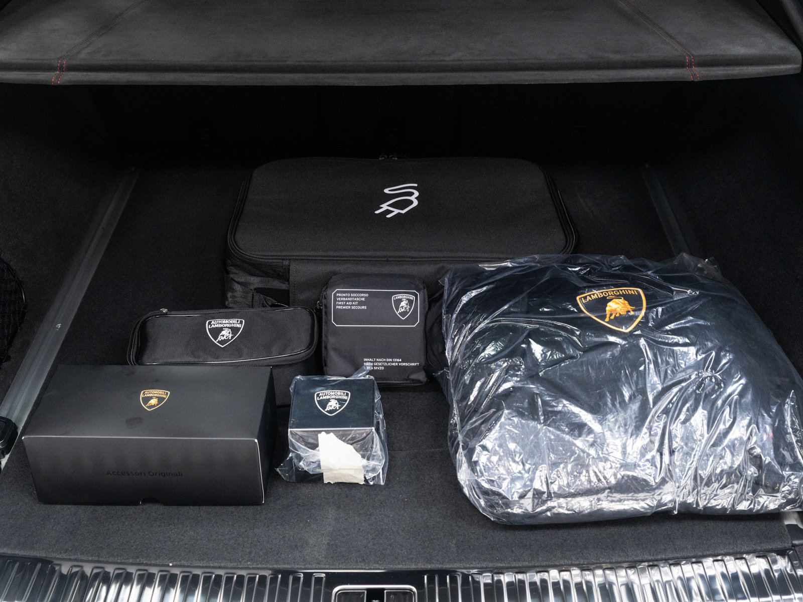 Used 2025 Lamborghini Urus SE AWD/4WD image 94