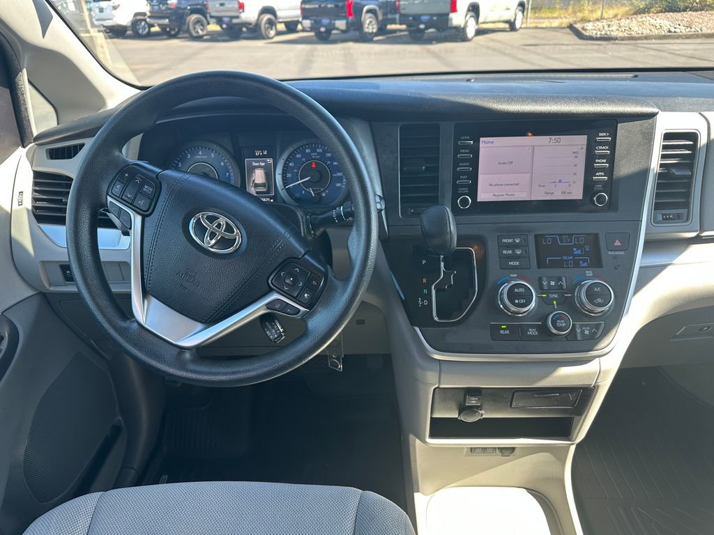 Used 2020 Toyota Sienna L FWD image 16