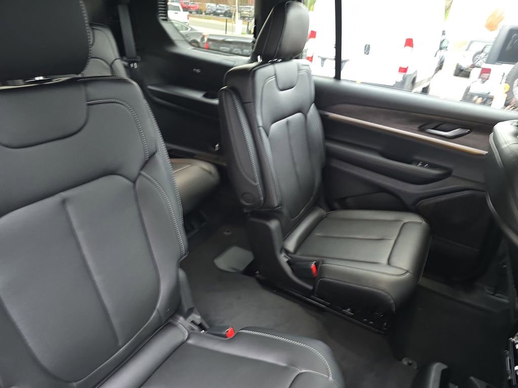 New 2025 Jeep Grand Cherokee L Limited w/ MOPAR Finishing Package image 11