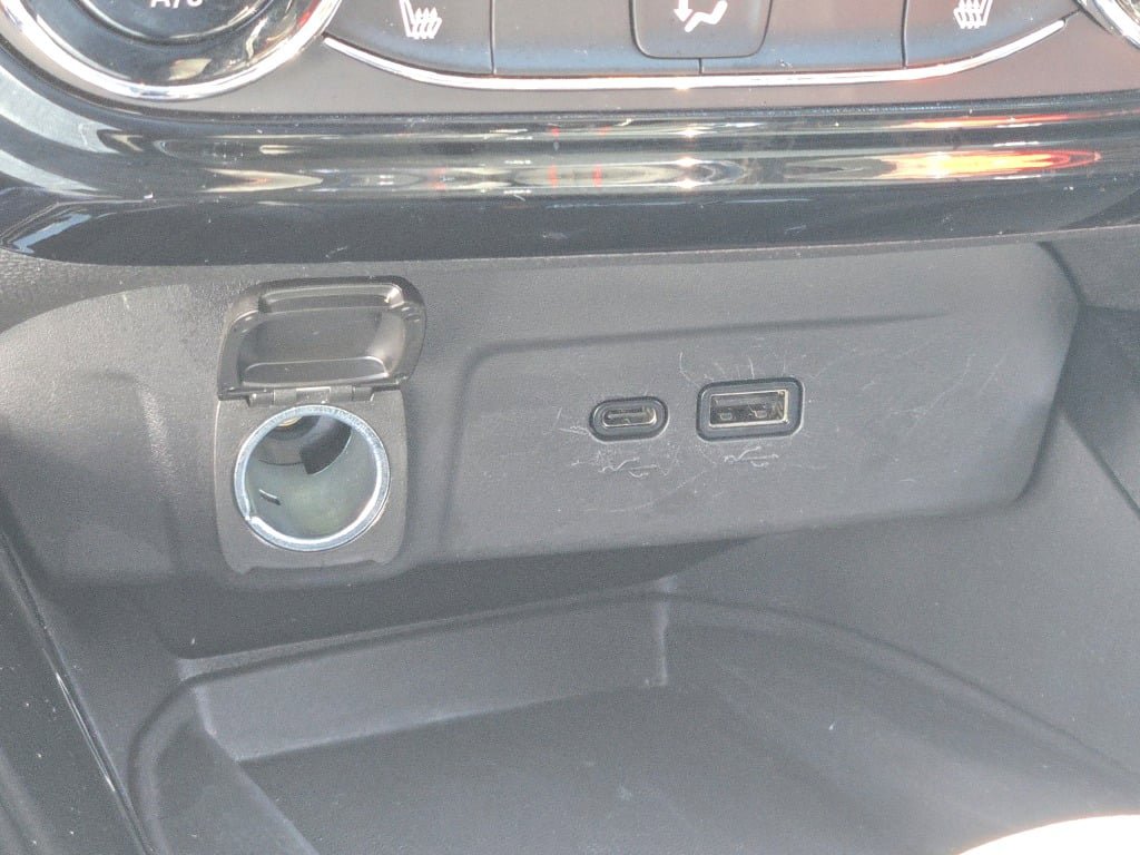 Certified 2024 Chevrolet Trax RS w/ Sunroof Package FWD image 29