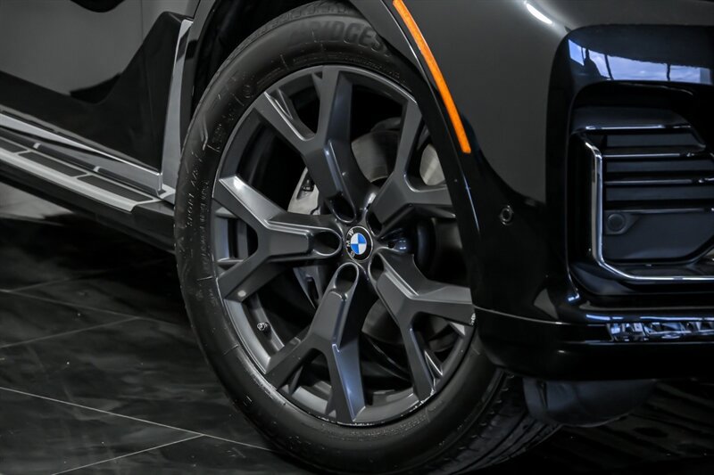 Used 2019 BMW X7 xDrive40i w/ Premium Package AWD/4WD image 3
