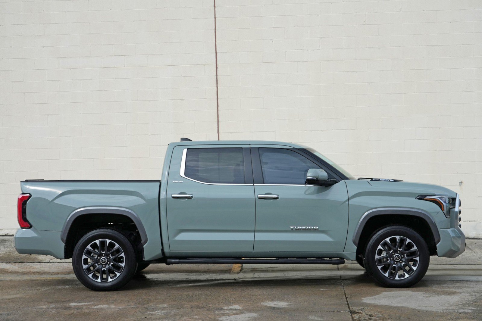 Used 2024 Toyota Tundra Limited AWD/4WD image 56