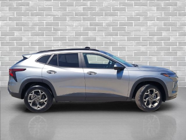 New 2026 Chevrolet Trax LT w/ Driver Confidence Package FWD image 4