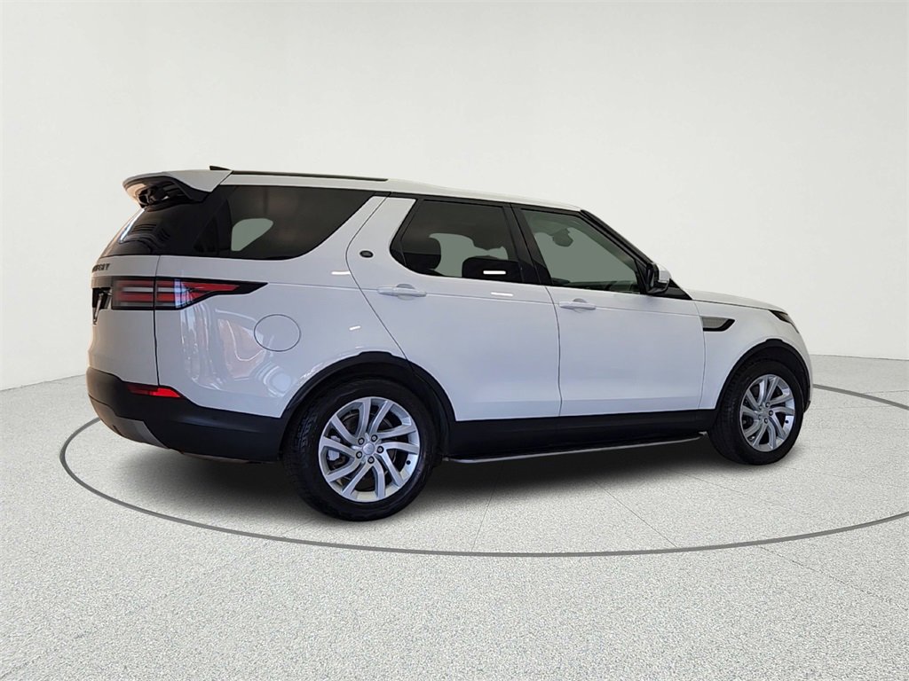 Used 2017 Land Rover Discovery HSE image 8