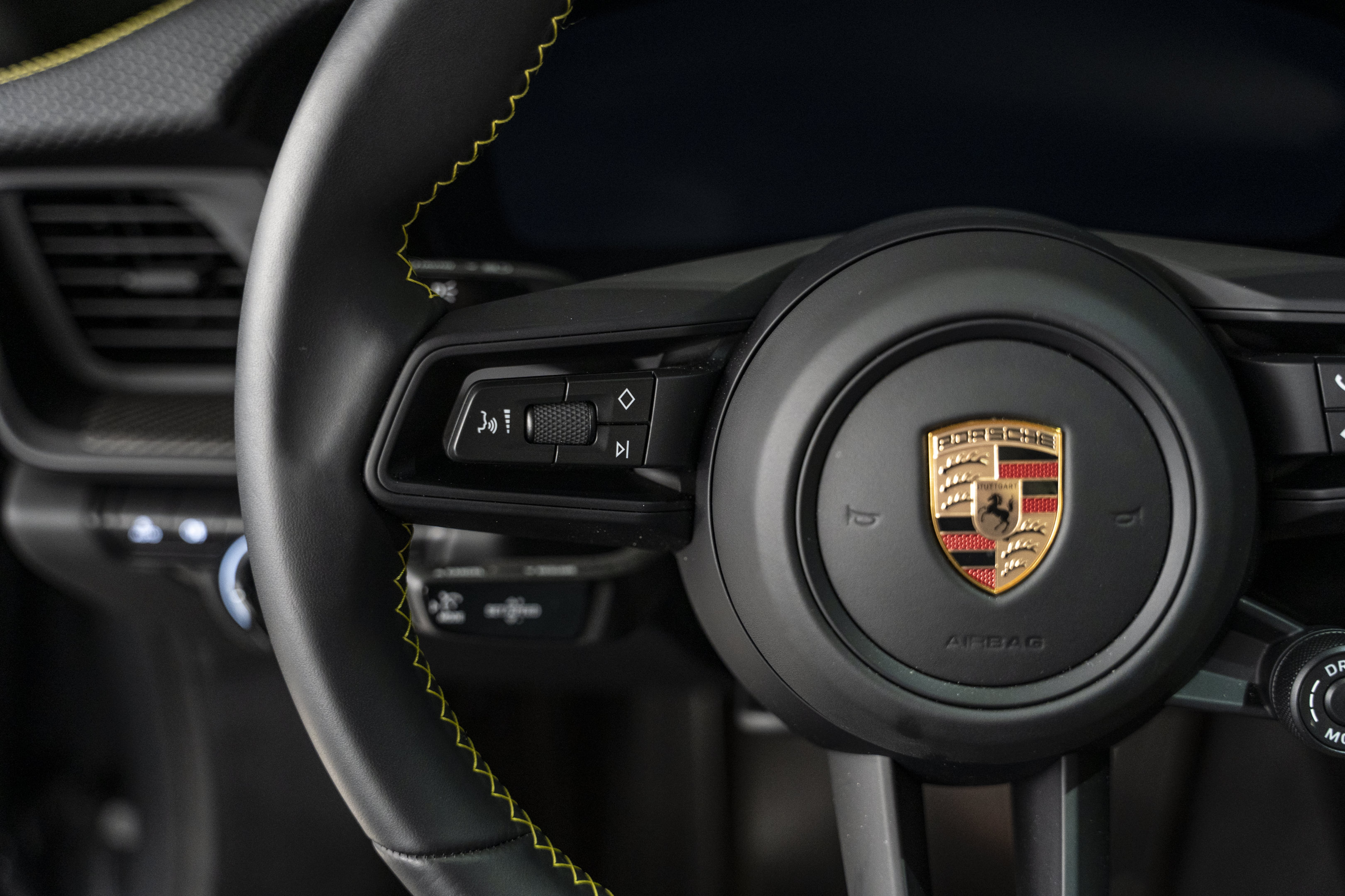 Used 2025 Porsche 911 GT3 RWD image 39