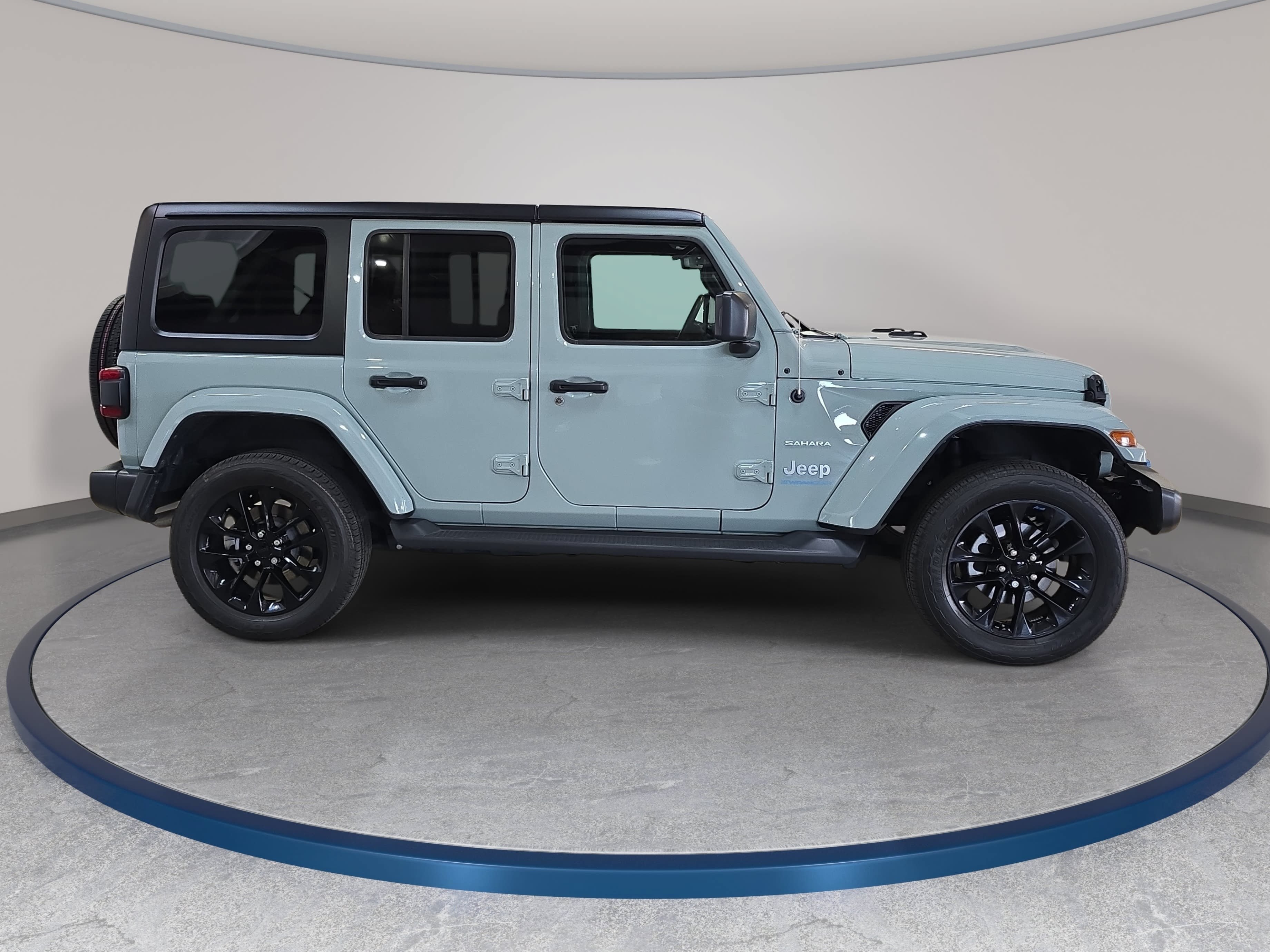 Used 2023 Jeep Wrangler Unlimited Sahara w/ Cold Weather Group AWD/4WD image 5