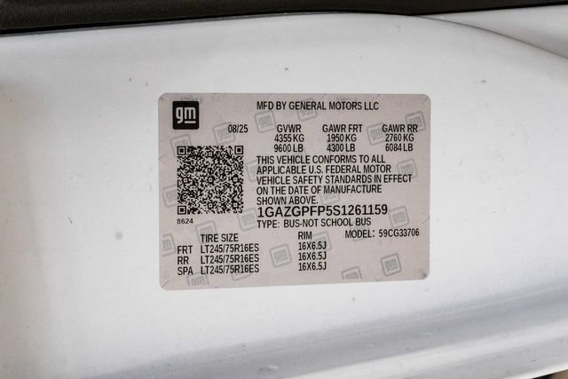 Used 2025 Chevrolet Express 3500 LT w/ LT Preferred Equipment Group RWD image 53