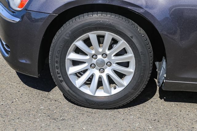 Used 2014 Chrysler 300 RWD image 10