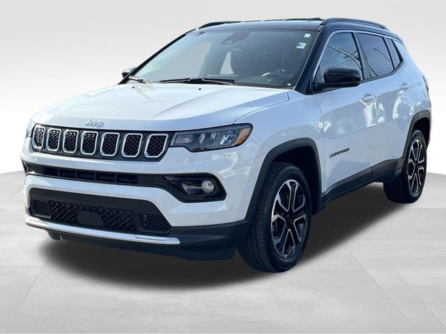 Used 2023 Jeep Compass Limited image 3
