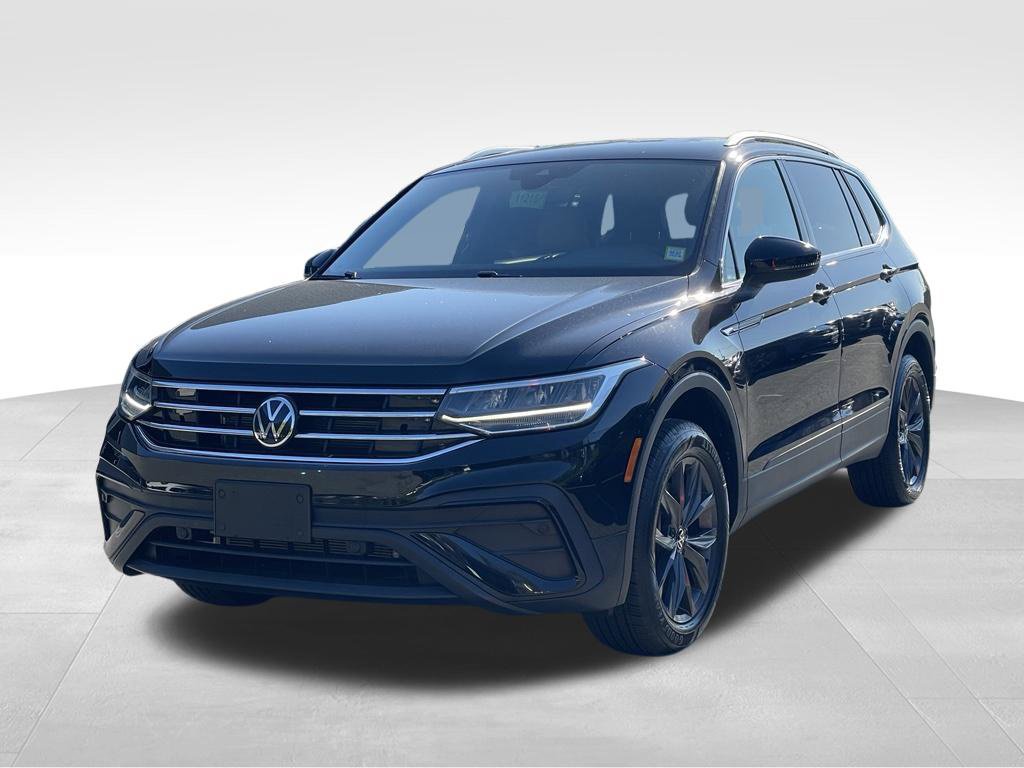 Used 2024 Volkswagen Tiguan SE AWD/4WD image 2