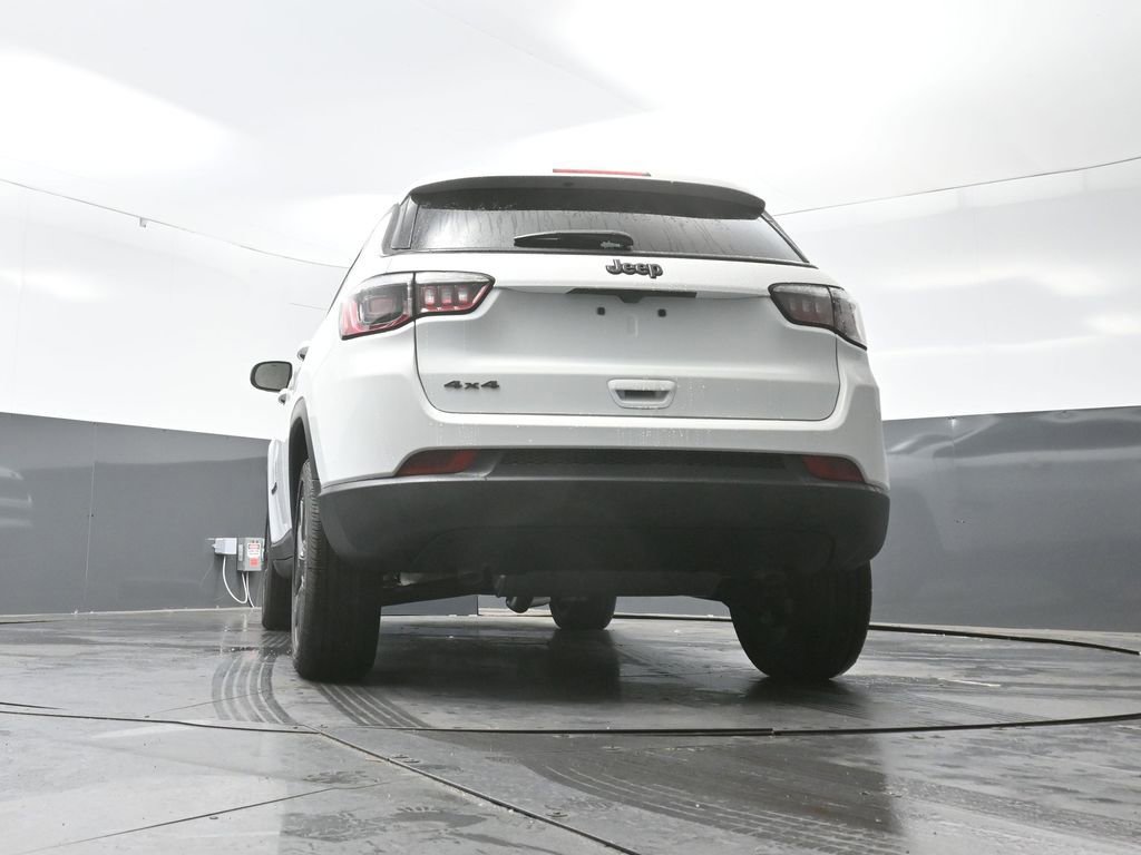 New 2026 Jeep Compass Latitude w/ Sun and Sound Group image 39