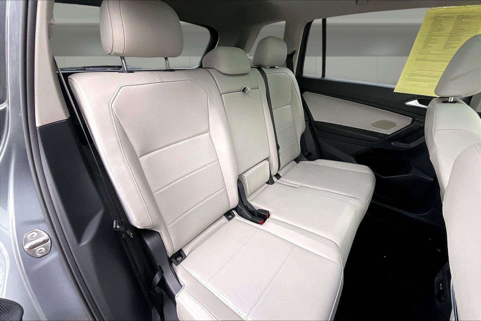 Used 2021 Volkswagen Tiguan SE w/ Panoramic Sunroof Package image 29