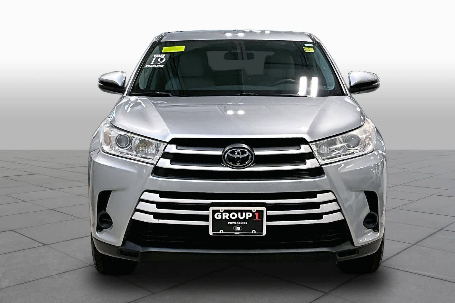 Used 2019 Toyota Highlander LE AWD/4WD image 4