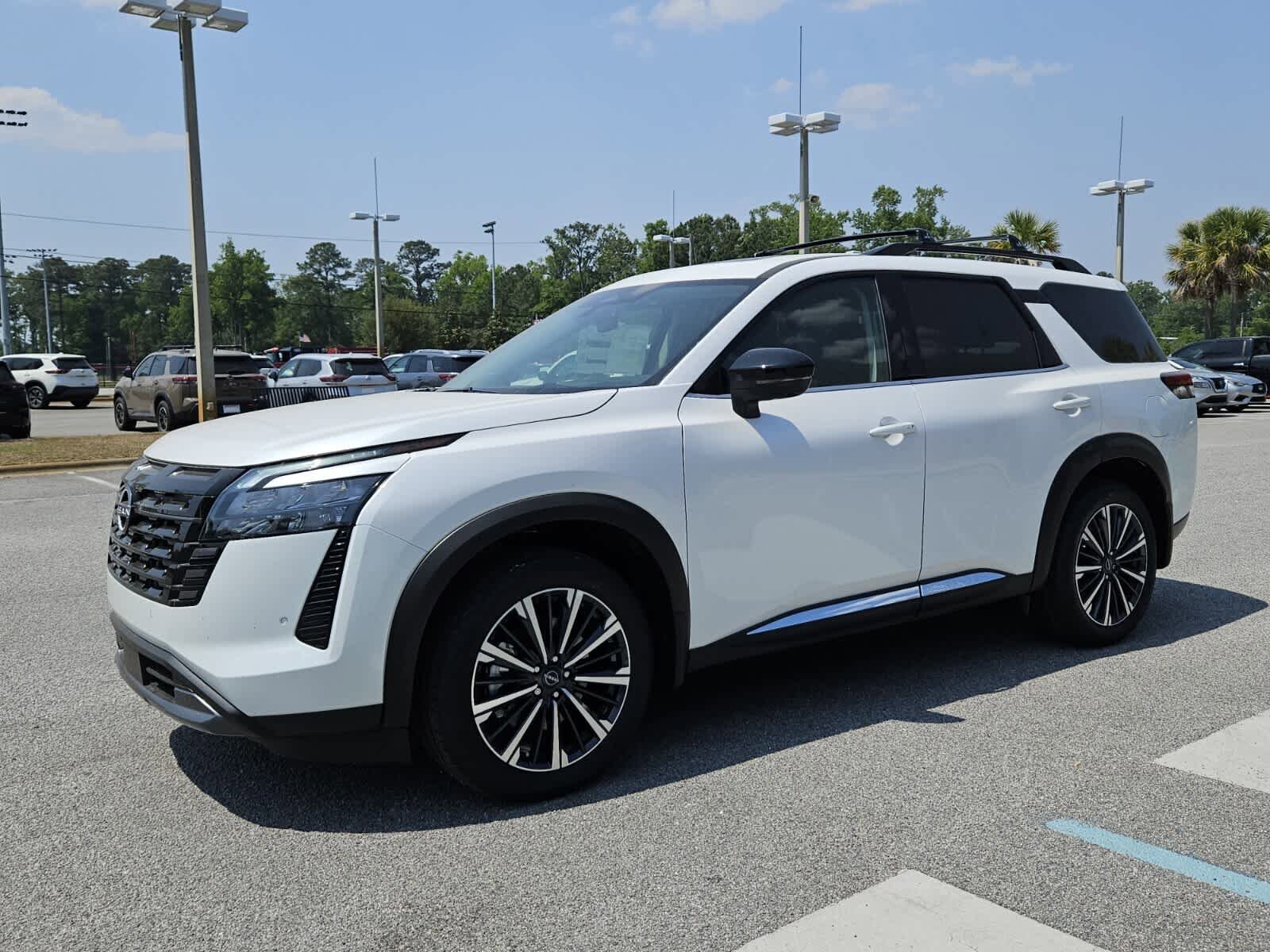 New 2026 Nissan Pathfinder Platinum FWD image 2