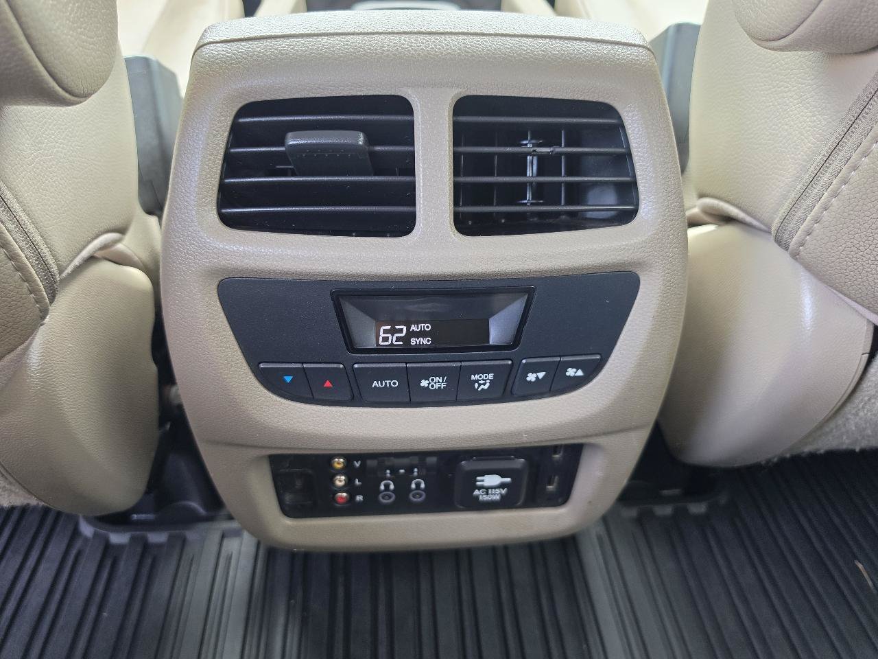 Used 2017 Honda Pilot Touring image 10