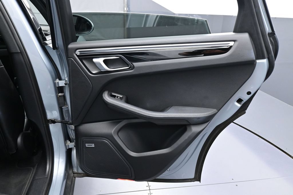 Certified 2020 Porsche Macan AWD/4WD image 25
