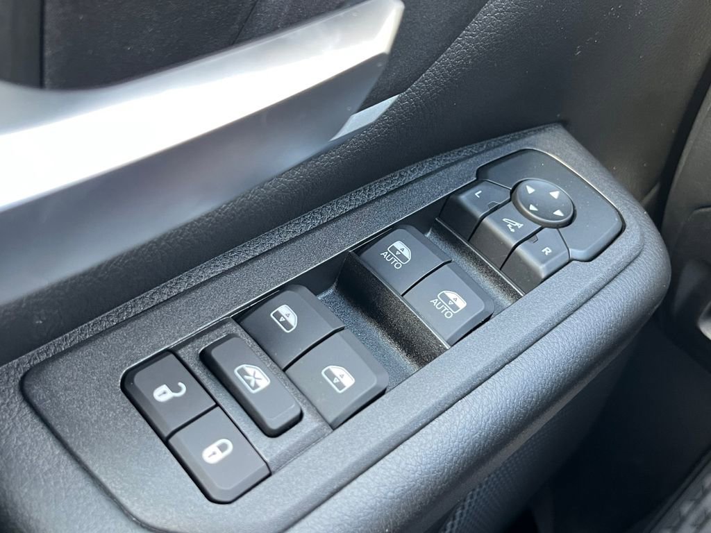 New 2026 RAM 1500 4x4 Crew Cab image 7