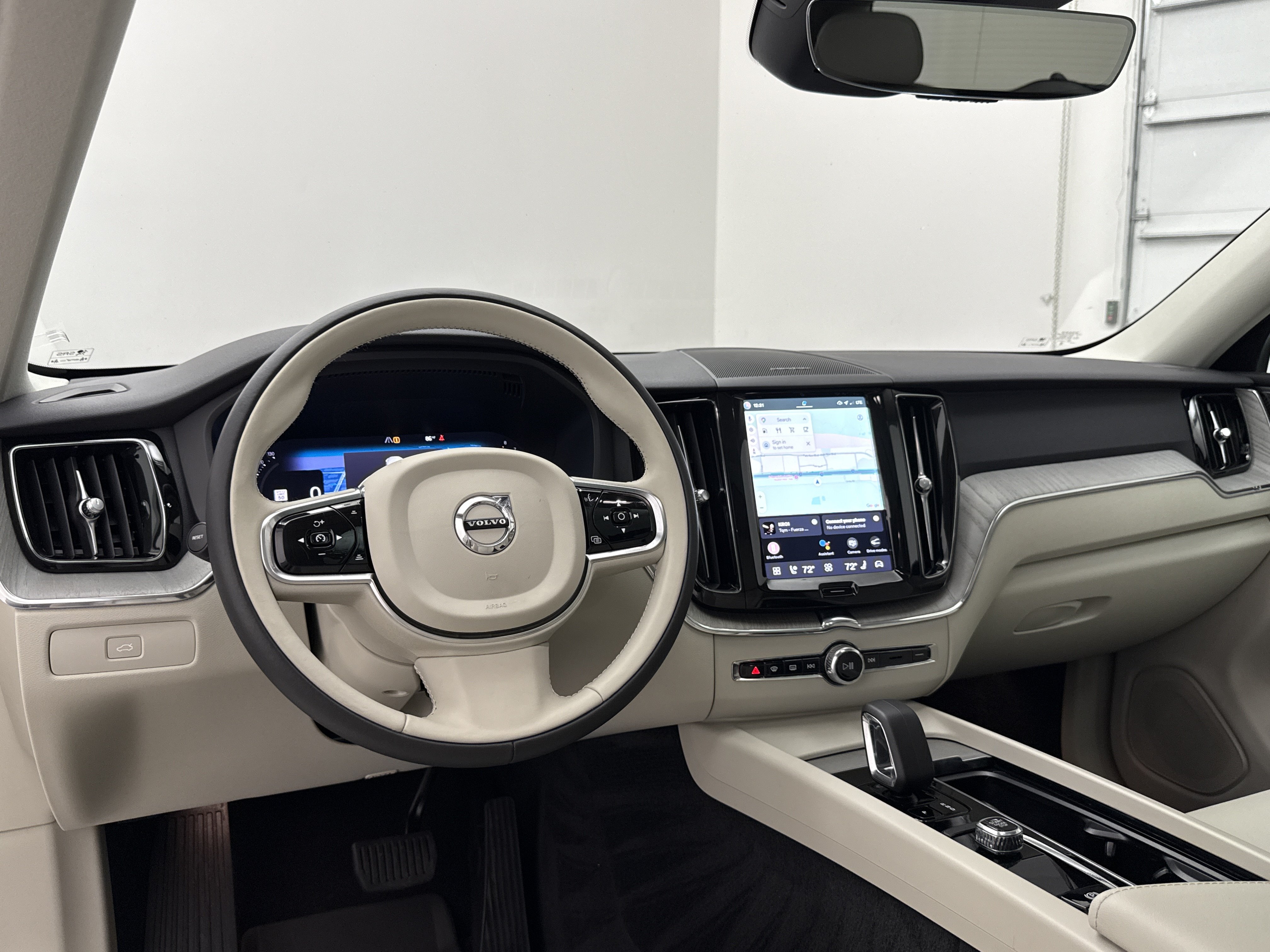 Used 2024 Volvo XC60 B5 Plus w/ Protection Package Premier AWD/4WD image 23