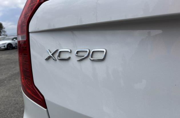 Used 2025 Volvo XC90 T8 Ultra w/ Protection Package Premier AWD/4WD image 11