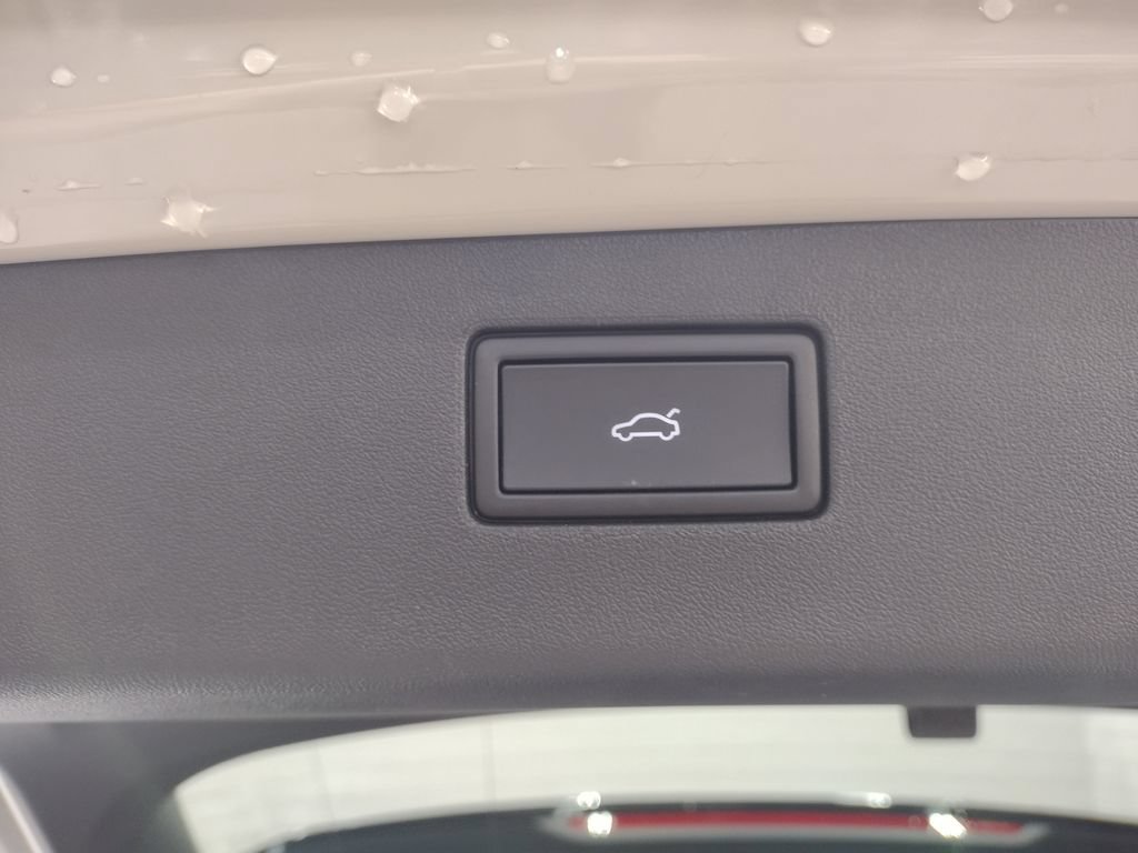 New 2026 Volkswagen Tiguan SE R-Line AWD/4WD image 16